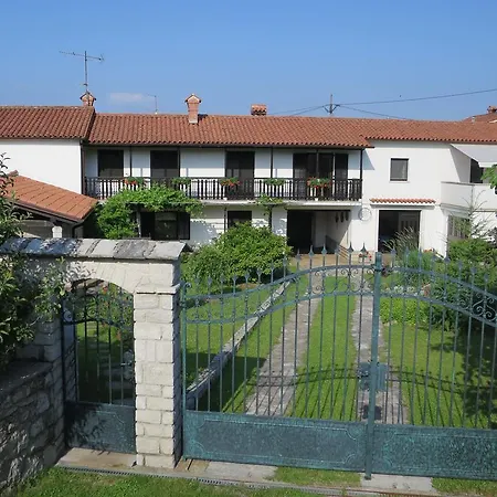 Tin House Apartment Povir Exterior photo