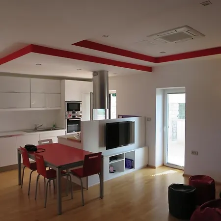 Tin House Apartment Povir Exterior photo