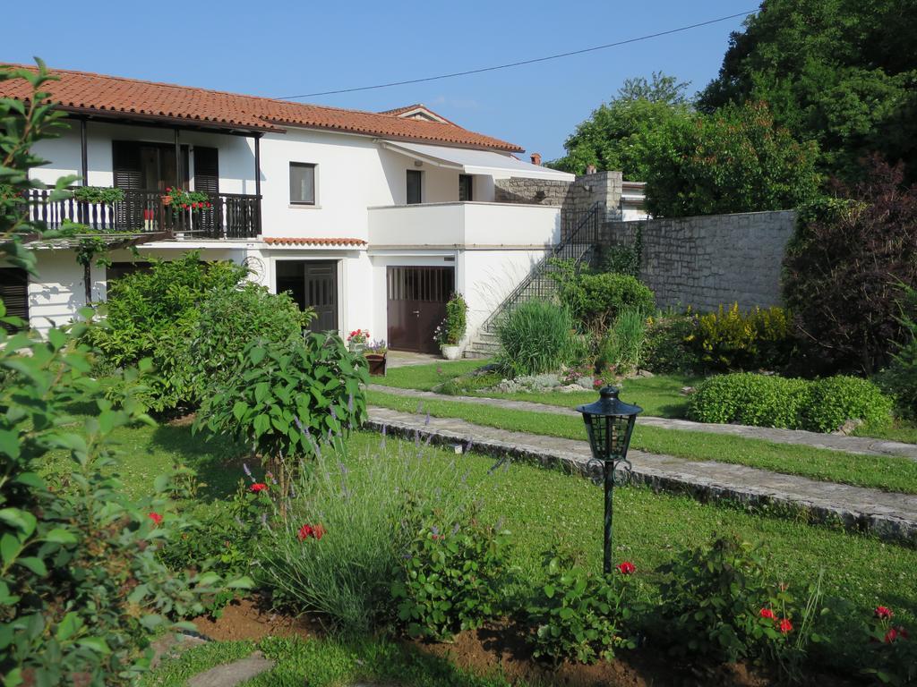 Apartment Tin House *