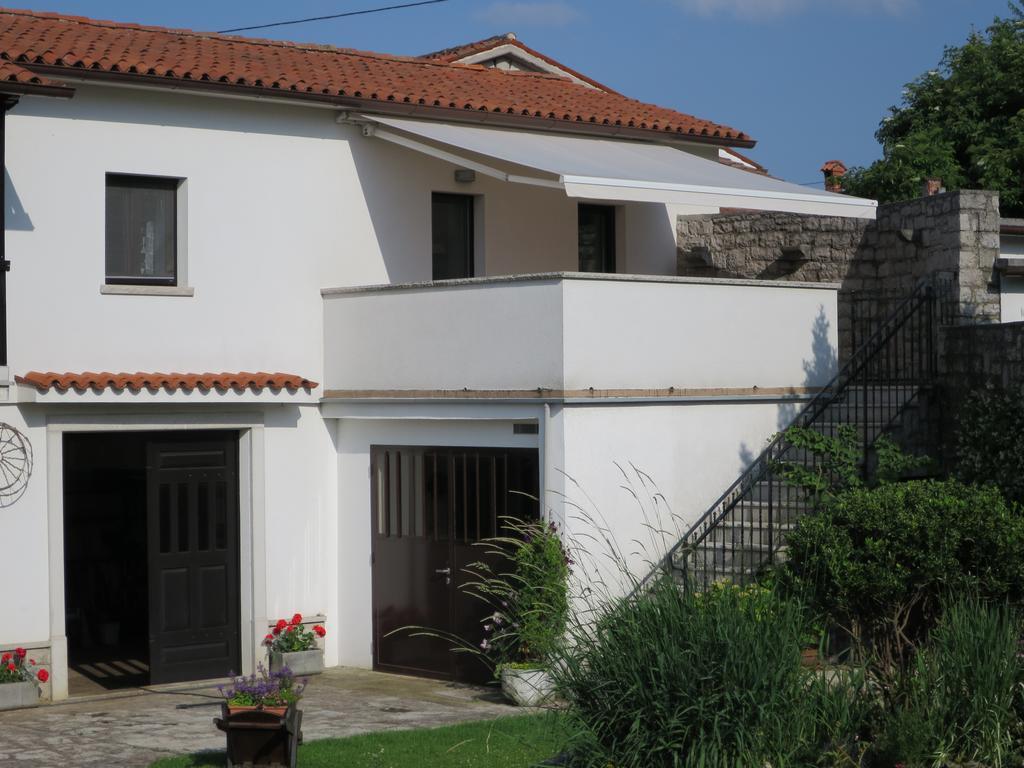 Tin House Apartment